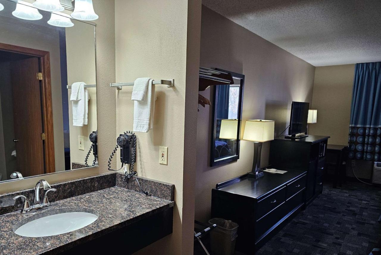 Hotel Super 8 By Wyndham 2*