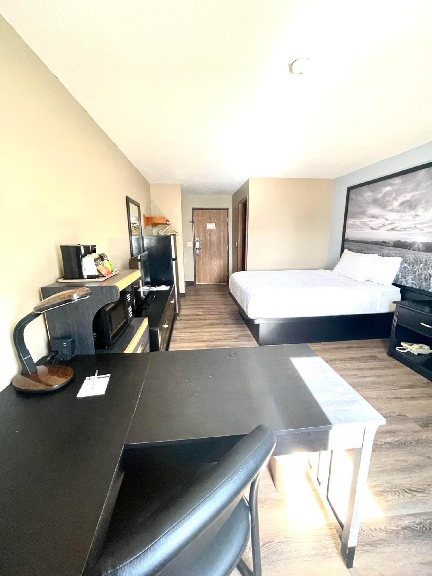 Super 8 By Wyndham Hotel 2*