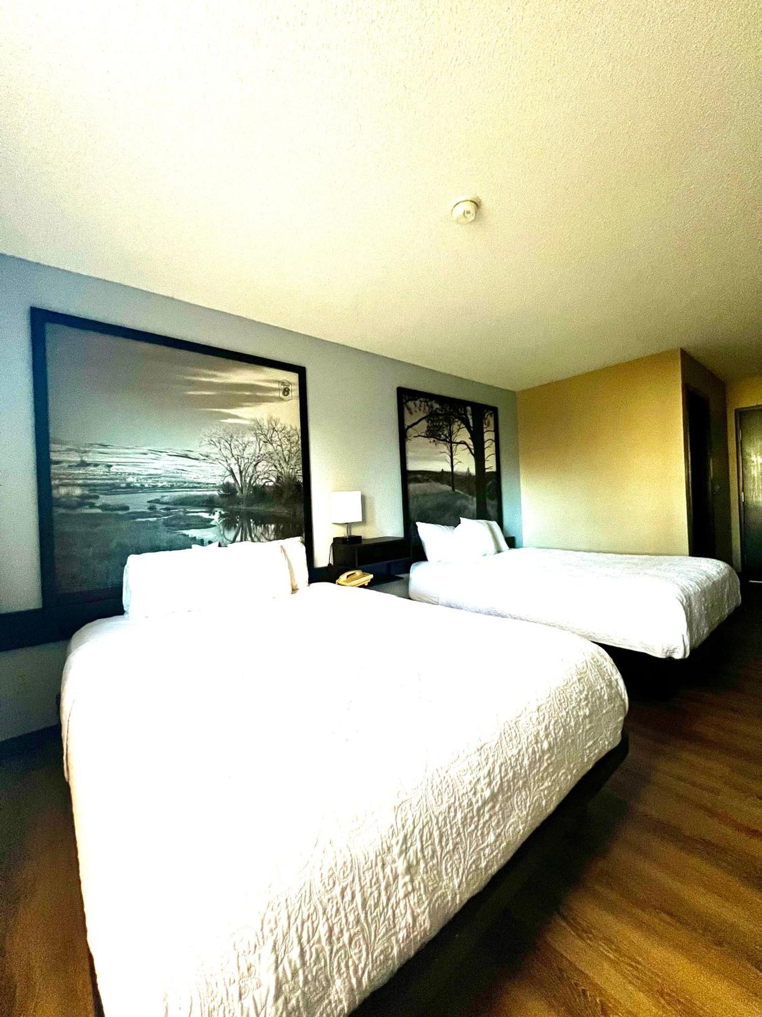 Super 8 By Wyndham Estherville