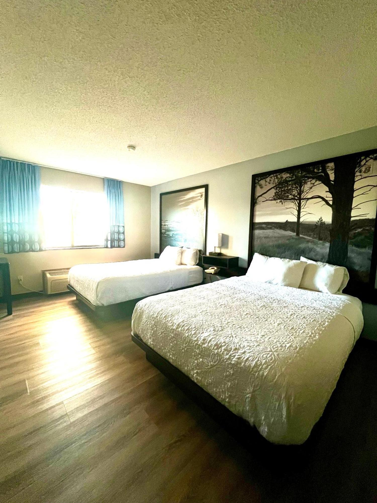 Super 8 By Wyndham Hotel 2*