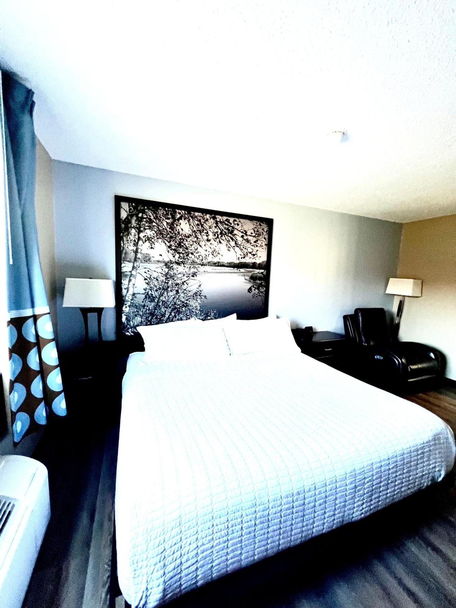 Super 8 By Wyndham Hotel 2*