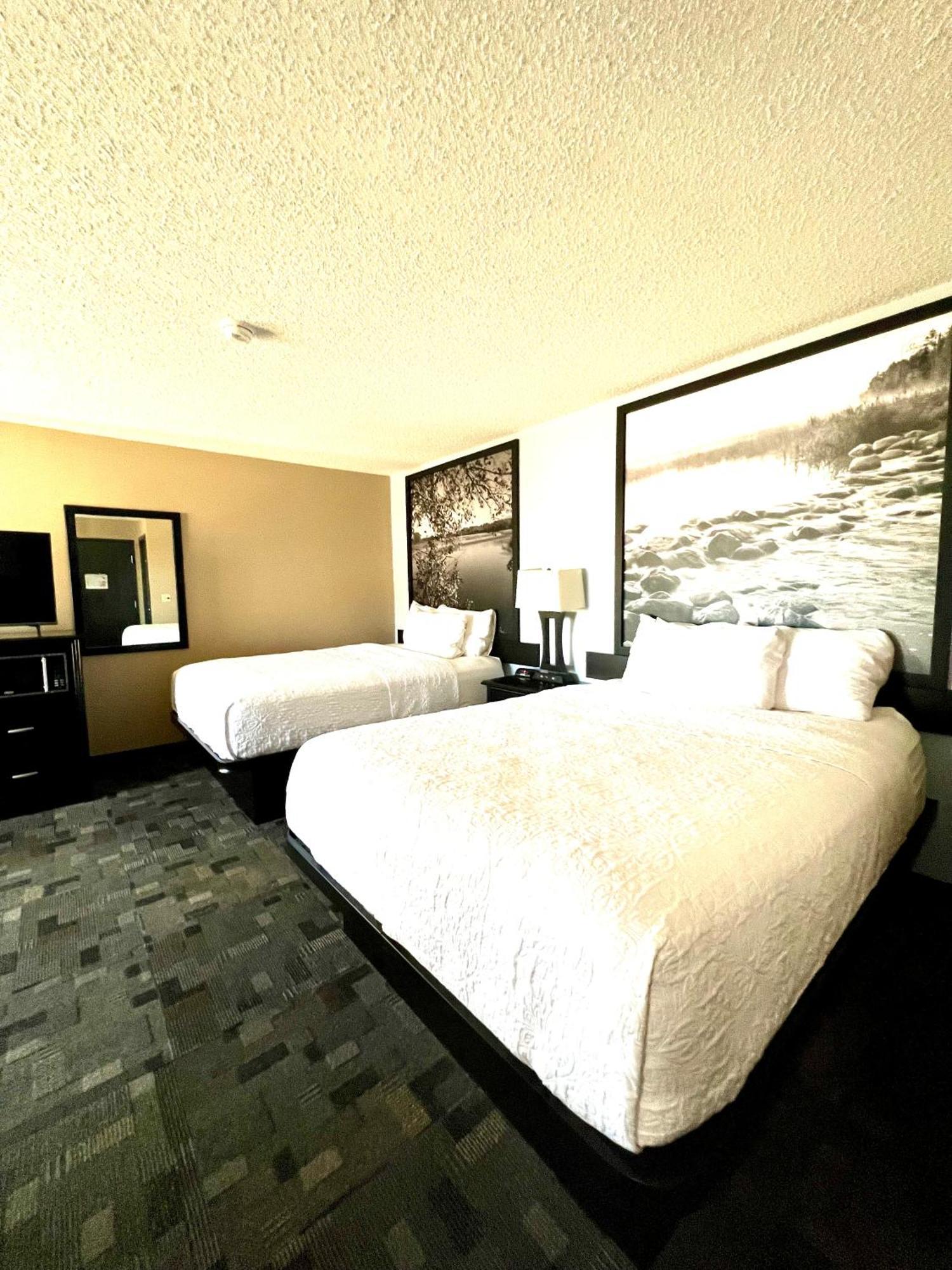 Super 8 By Wyndham Hotel 2*