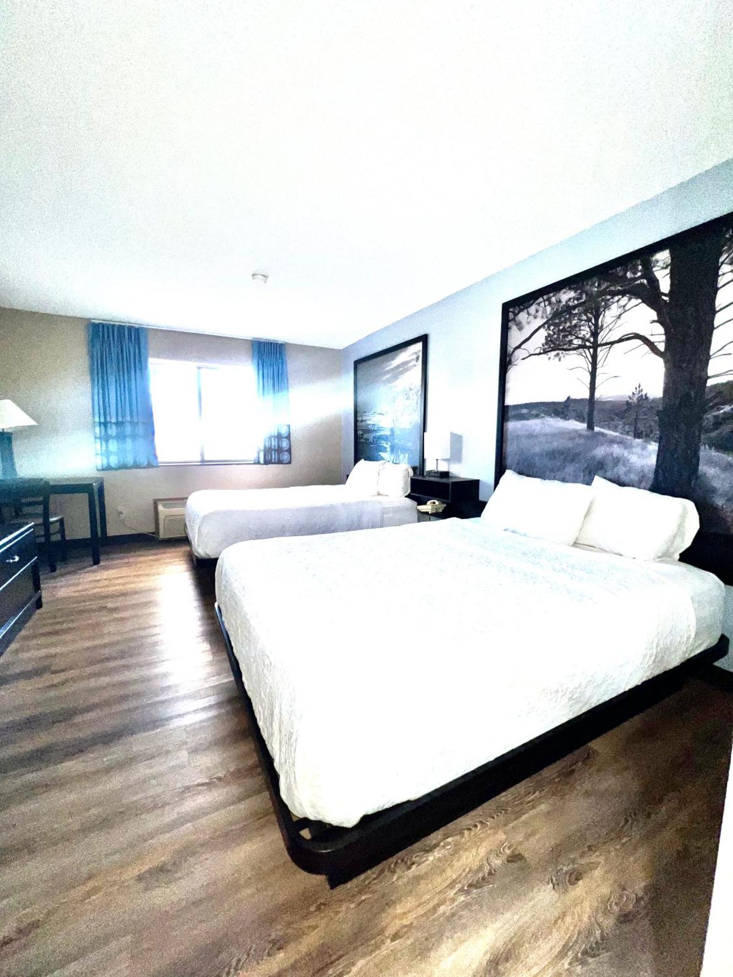 Super 8 By Wyndham Hotel