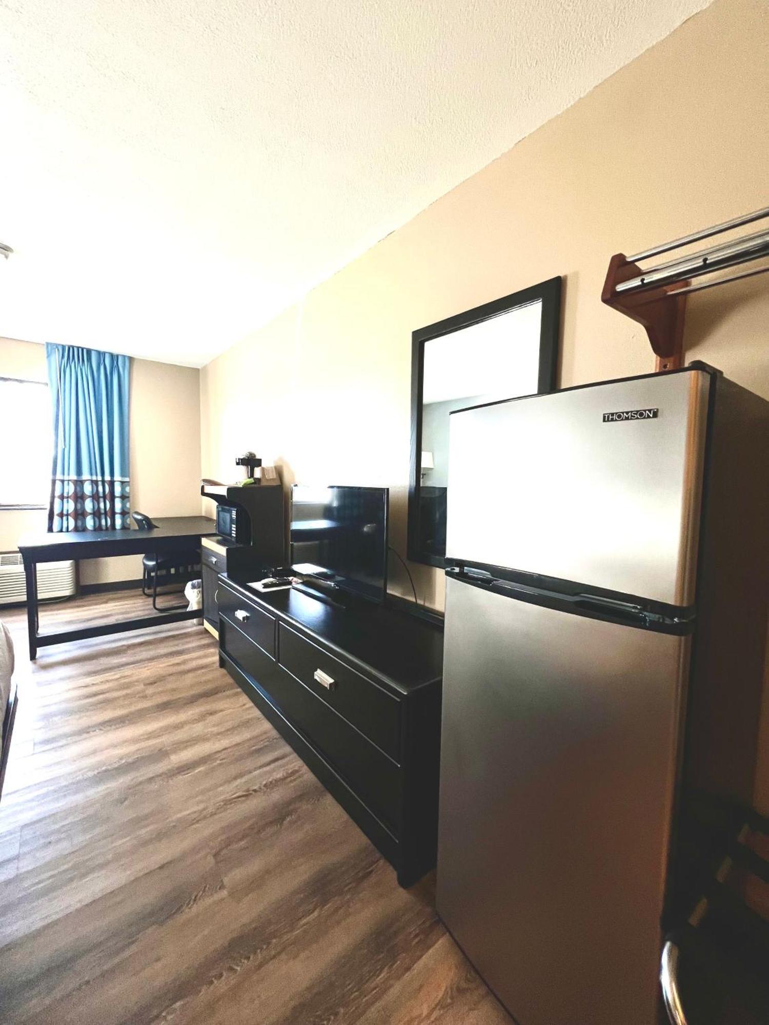 Super 8 By Wyndham Hotel