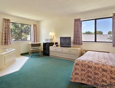 Super 8 By Wyndham Hotel