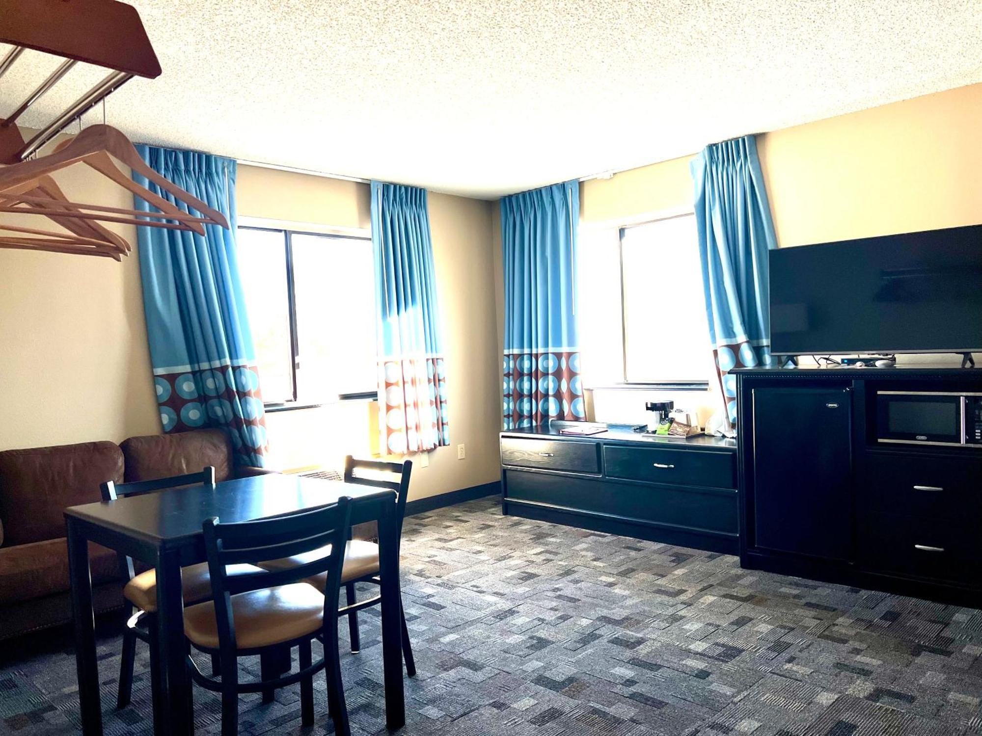 Super 8 By Wyndham Hotel