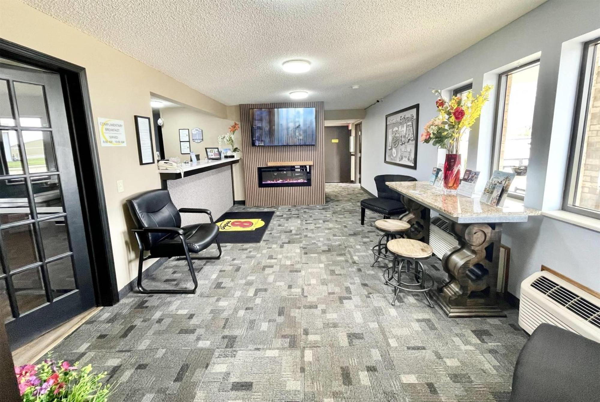 Super 8 By Wyndham Hotel